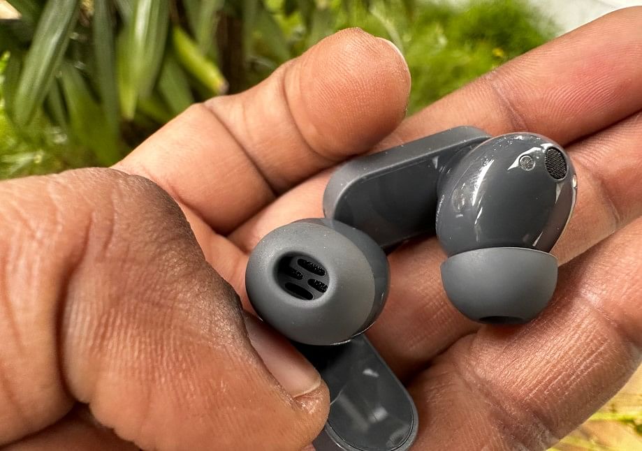 Samsung earbuds buzzing hot sale